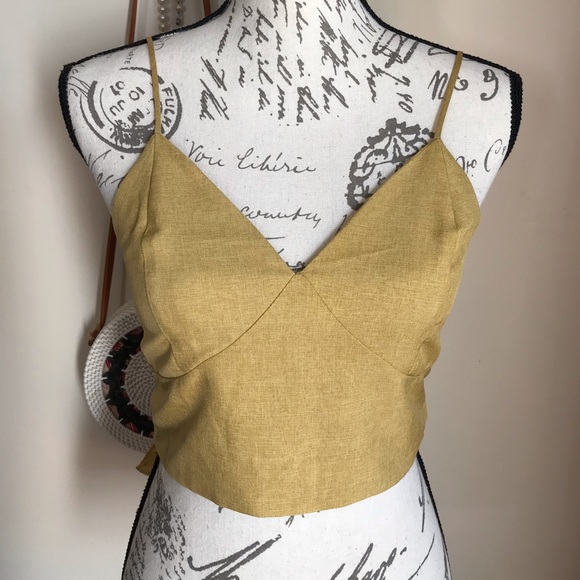 🏷Spaghetti Strap Bow-Back Cropped Top - Picture 2 of 6